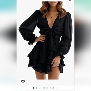 Dokotoo Black long sleeves vneck, cut out tie in front.